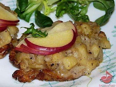 Schab w sosie jabłkowo-cebulowym