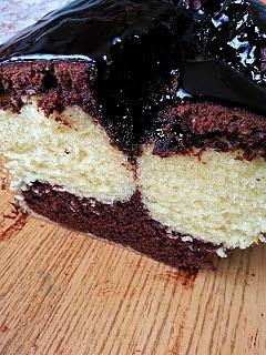 Babka czarno na białym z polewą kakaową