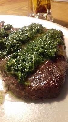 Stek z sosem chimichurri