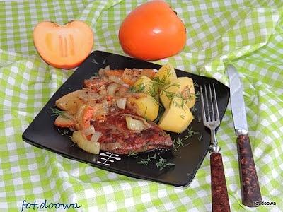 Wątróbka cielęca smażona z cebulką i kaki