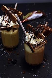 Podwójnie wafelkowy freakshake