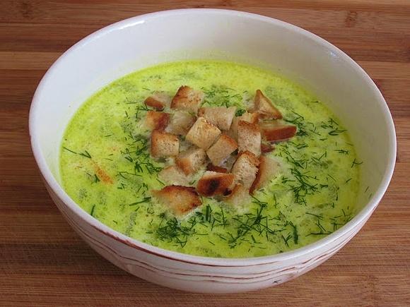 Zupa ze świeżych ogórków