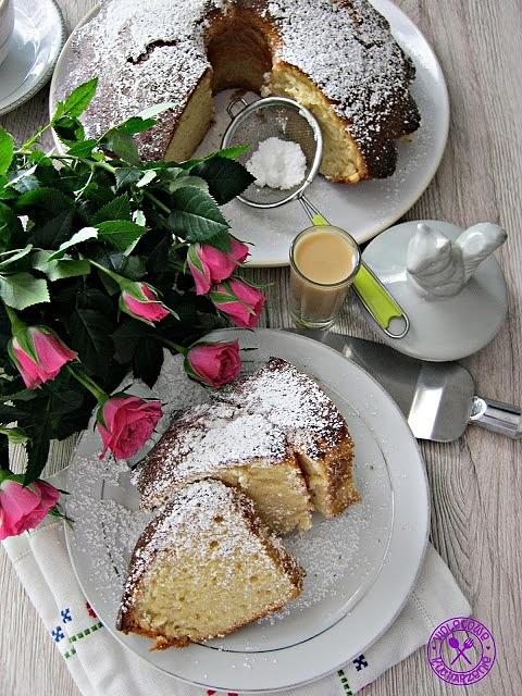 Babka tiramisu z likierem – wilgotna i puszysta