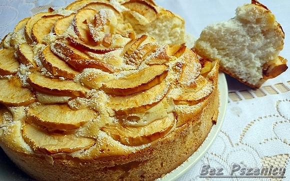 Drożdżowe ciasto z jabłkami bezglutenowe z mąki ziemniaczanej