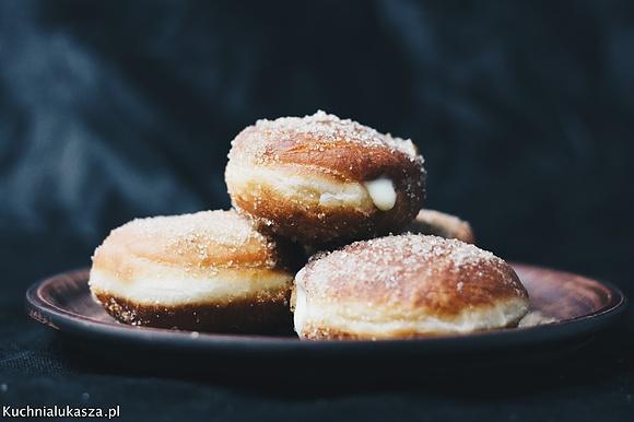 Bomboloni - włoskie pączki z kremem budyniowym