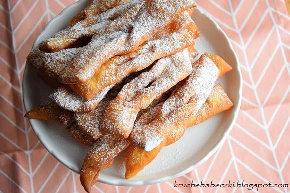 Faworki z serkiem mascarpone