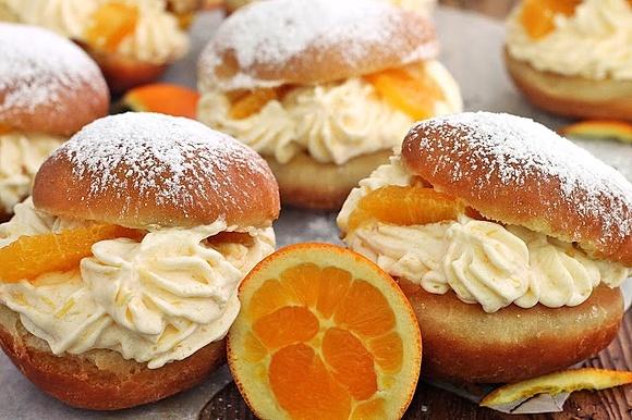 Pomarańczowe pączki z nadzieniem z pomarańczy