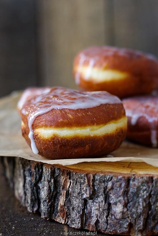 Pączki z dżemem truskawkowym