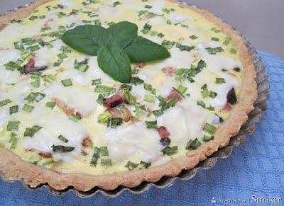 Tarta z boczkiem i kozim serem