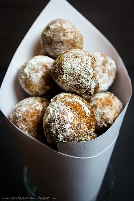 Mini pączki serowe