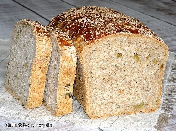 Chleb orkiszowy z oliwkami