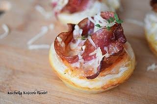 Różane ciasteczka z ciasta francuskiego