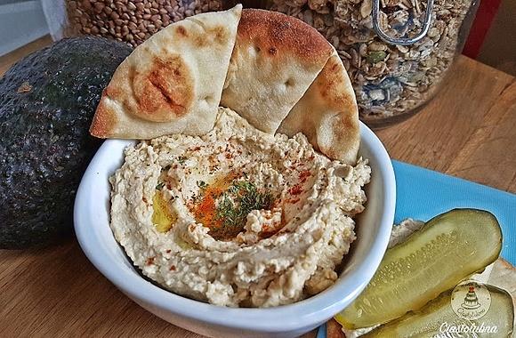 Hummus - prosty przepis na smarowidło z ciecierzycy