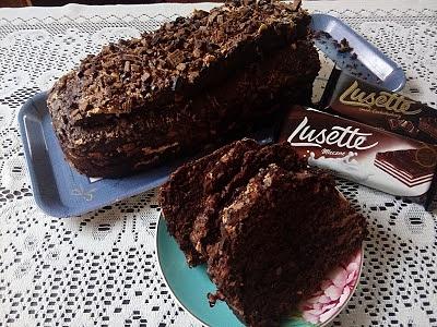 Drożdżowe ciasto czekoladowo-wafelkowe
