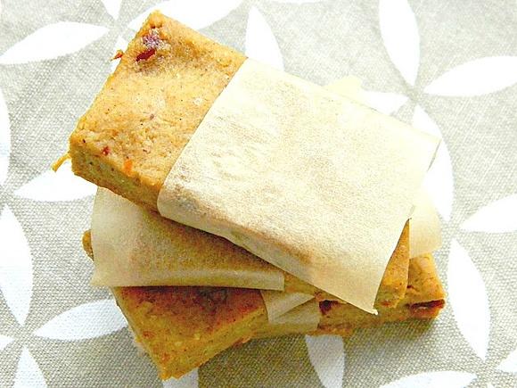 Domowe batony proteinowe z ciecierzycy