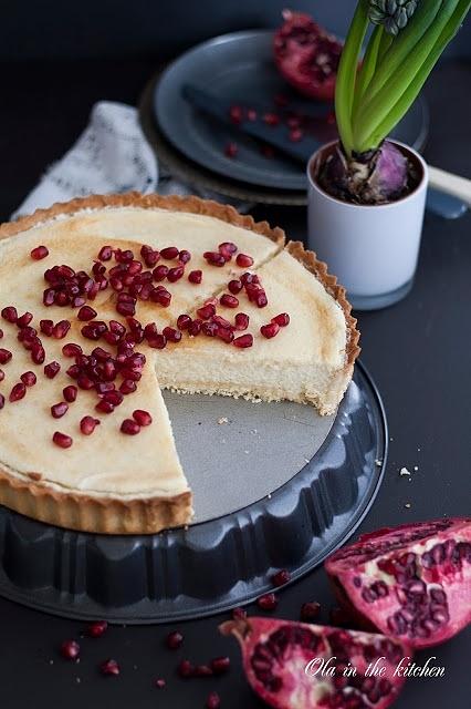 Melktert - tarta na kruchym spodzie z mlecznym nadzieniem i owocami