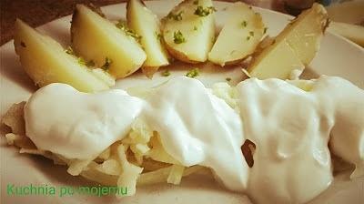 Na postny obiad: śledź w jogurcie z ziemniaczkiem w mundurku