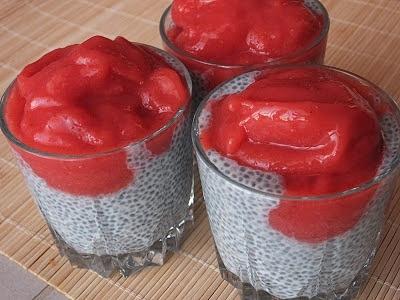 Deser z nasion chia na mleku krowim