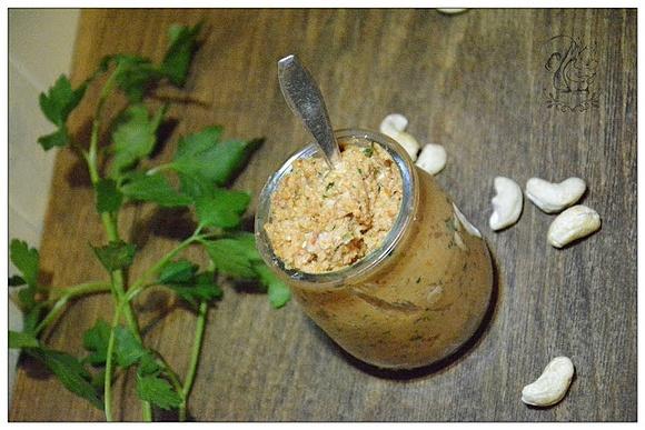 Szybka pasta z nerkowców i pomidorów
