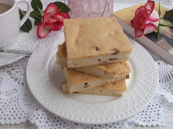 Ciasto z białek z suszonymi owocami