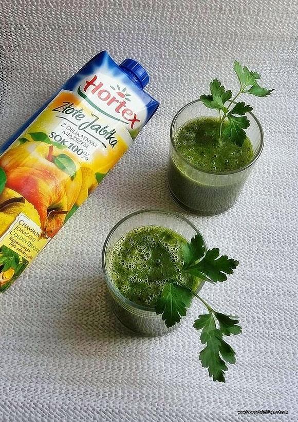 Zielony koktajl witaminowy z kiwi i natką pietruszki