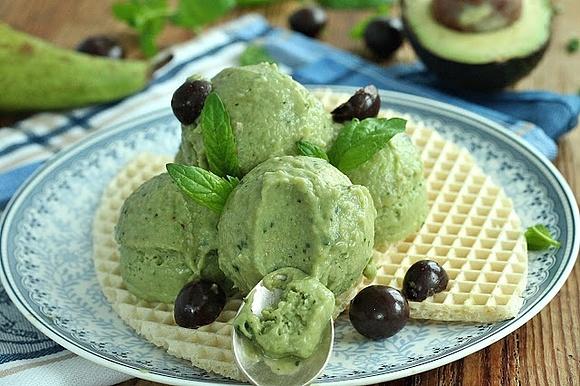 Lody awokado z gruszką i miętą