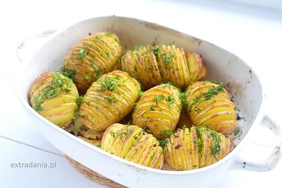 Pieczone ziemniaki Hasselback po szwedzku