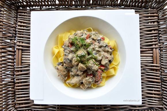 Tagliatelle w sosie pieczarkowym z kurczakiem