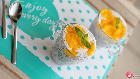 Pudding chia z musem mango