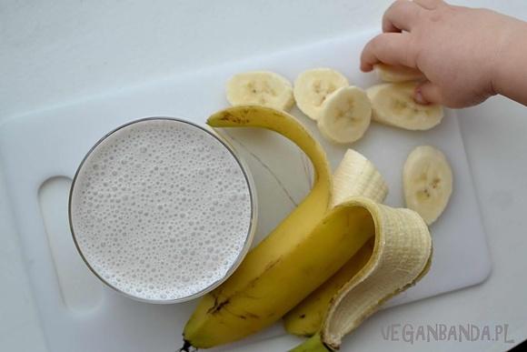 Bananowo-kokosowy milkshake