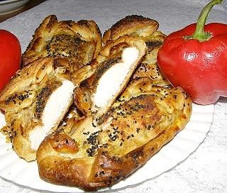 Piersi z kurczaka w cieście francuskim z czarnuszką