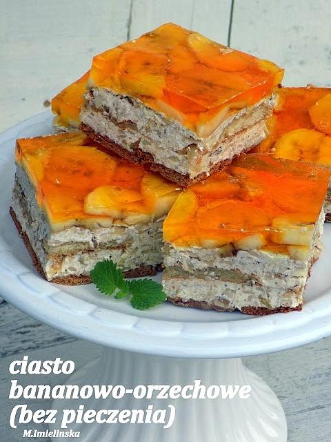 Ciasto z masą jabłkowo-orzechową i bananami bez pieczenia