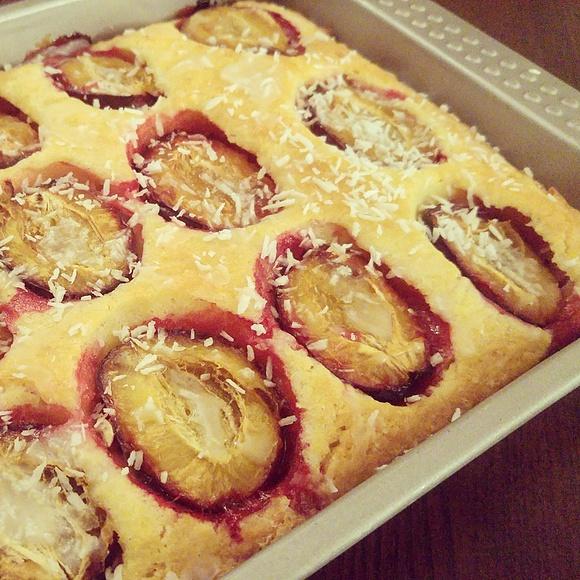 Kokosowe ciasto ze śliwkami