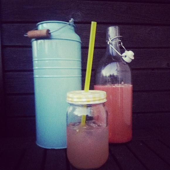 Lemoniada grejpfrutowo-rozmarynowa