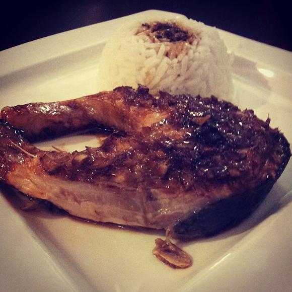Łosoś pieczony z imbirem i sosem teriyaki