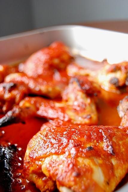 Kurczak na czerwono z ketchupem i przyprawami