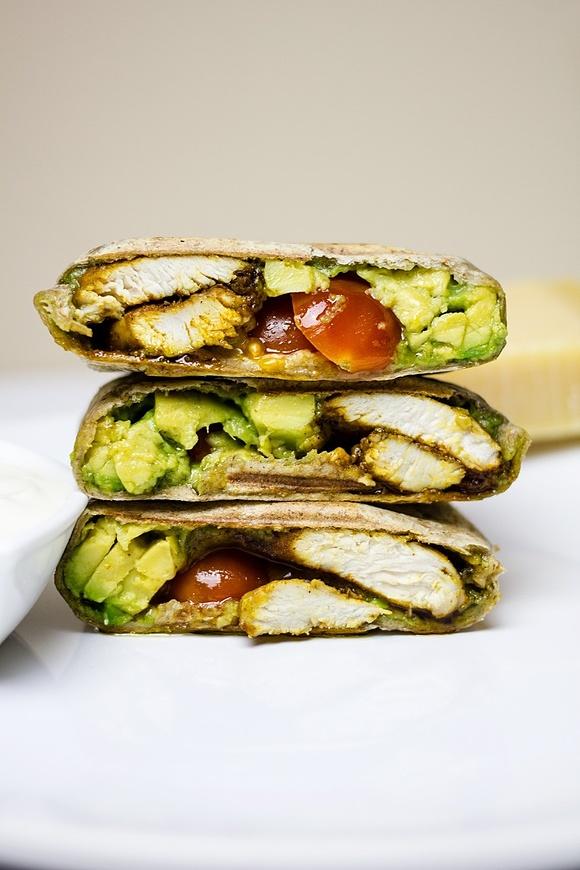 Burrito z kurczakiem i awokado