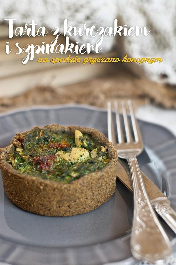 Tarta z kurczakiem i szpinakiem na spodzie gryczano-konopnym