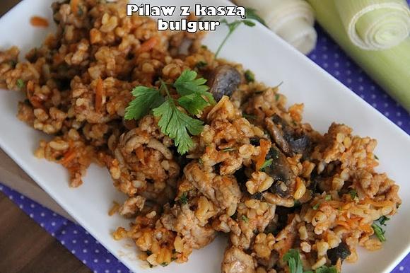 Pilaw z kaszą bulgur, mięsem mielonym, porem i marchewką