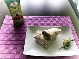 Lunch – tortilla z serkiem śmietankowym i szynką