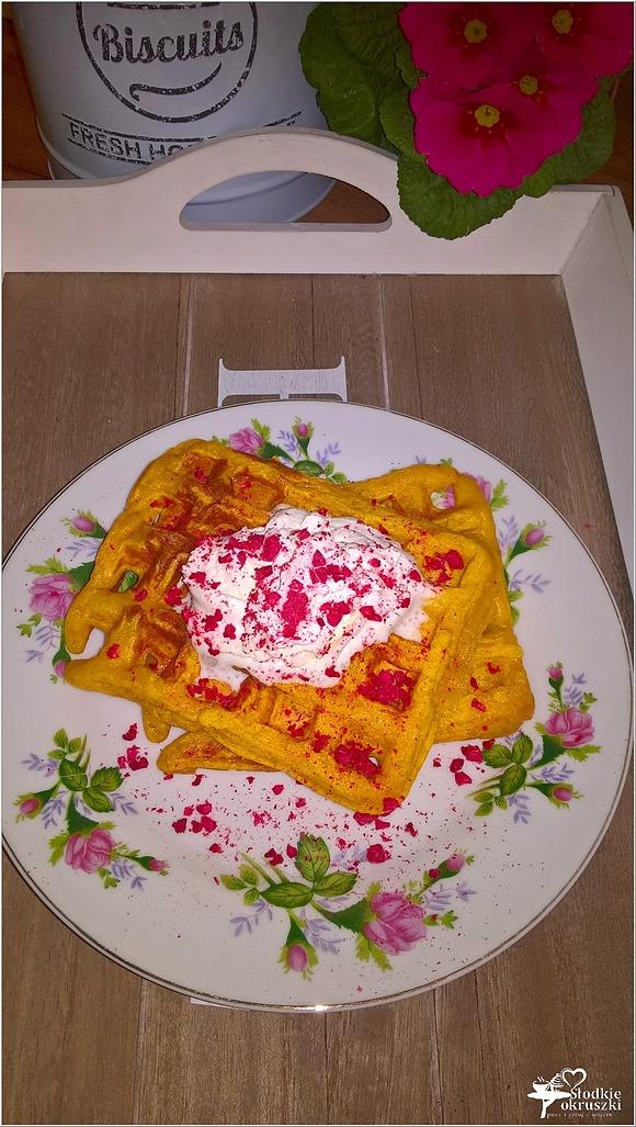 Marchewkowo-pomarańczowe gofry na soku