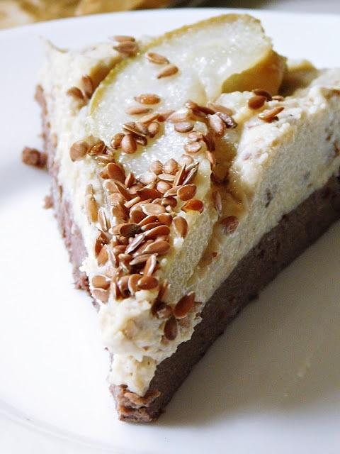 Brownie z gruszkami i miodowo-migdałowym kremem