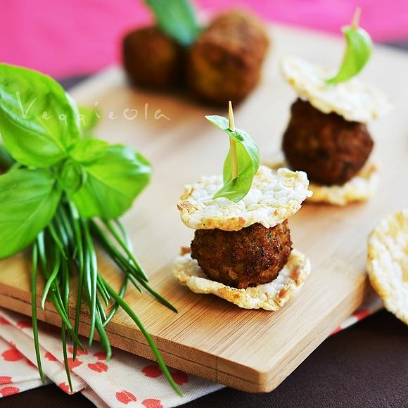 Klopsiki z cieciorki i marchewki oraz mini-burgery wegańskie