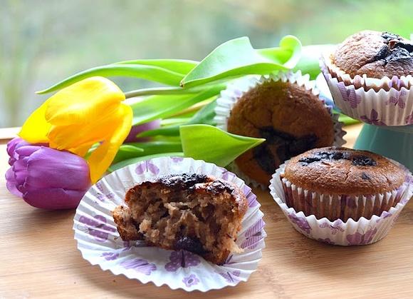 Muffinki orkiszowe z powidłami śliwkowymi i czekoladą