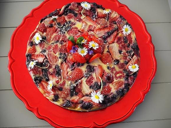 Clafoutis z owocami jagodowymi