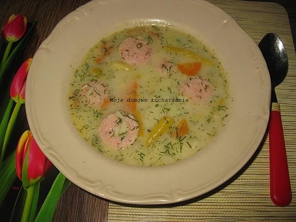 Zupa z fasolki szparagowej, marchewki i ryżu z kiełbaską