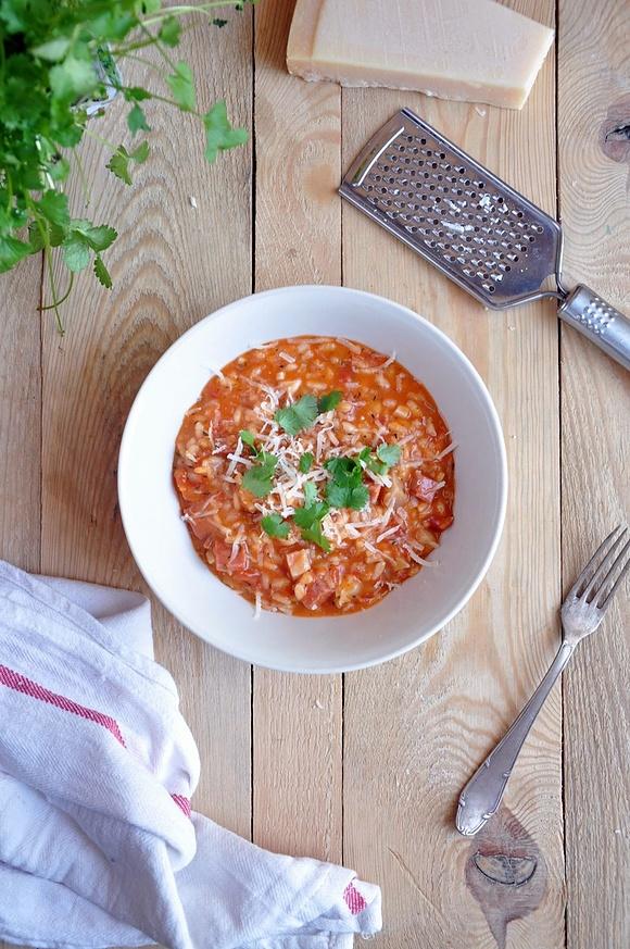 Risotto z pomidorami, prosciutto i tymiankiem