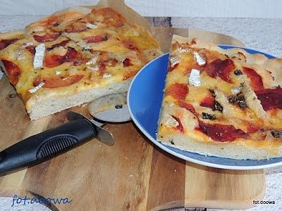 Buraczana pizza z chrzanem