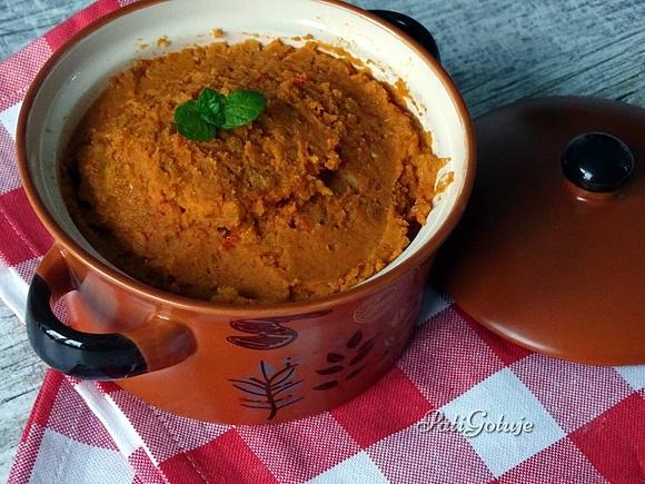 Aromatyczna i pikantna pasta z czerwonej soczewicy