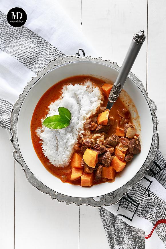 Massaman curry z wołowiną i batatami